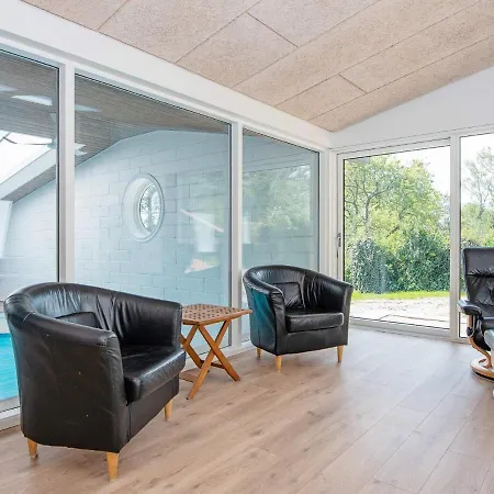 10 Person Holiday In Knebel 度假居 Skødshoved Strand